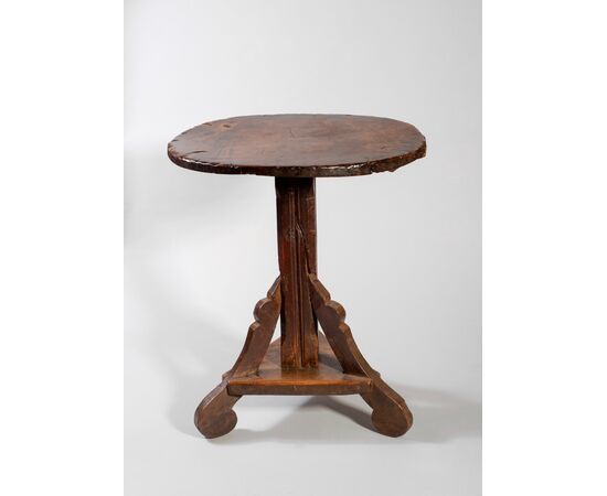 Round walnut table, Lombardy, 16th century.