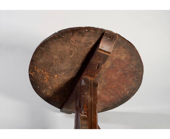 Round walnut table, Lombardy, 16th century.