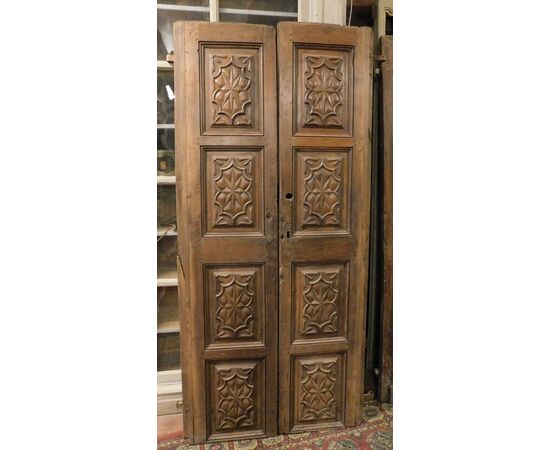 PTS304 - No. 2 similar walnut wood doors, 18th century, dimensions cm W 96 x H 204 x D 3.5