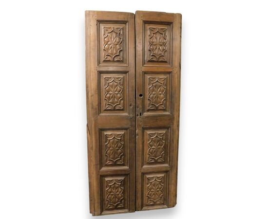 PTS304 - No. 2 similar walnut wood doors, 18th century, dimensions cm W 96 x H 204 x D 3.5