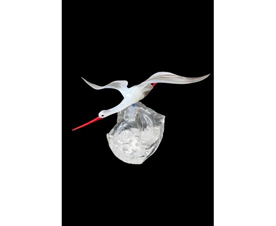 Glass sculpture depicting a stork in flight. Murano.
