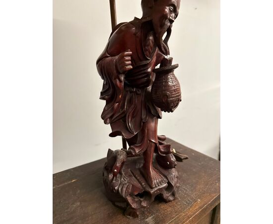 Antica scultura a lampada in legno cinese personaggio '900, 70x36cm