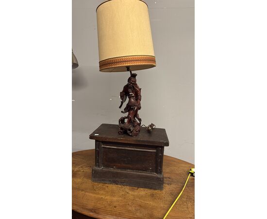 Antica scultura a lampada in legno cinese personaggio '900, 70x36cm