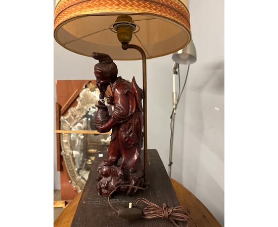Antica scultura a lampada in legno cinese personaggio '900, 70x36cm