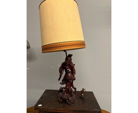 Antica scultura a lampada in legno cinese personaggio '900, 70x36cm