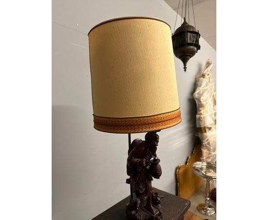Antica scultura a lampada in legno cinese personaggio '900, 70x36cm