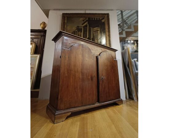 LOUIS XIV WALNUT CREDENZA, LATE 17TH CENTURY