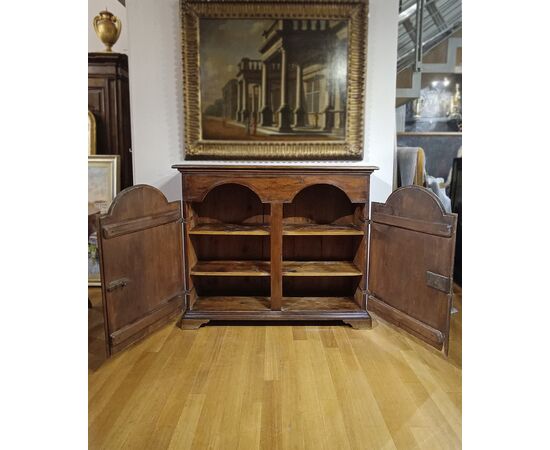 LOUIS XIV WALNUT CREDENZA, LATE 17TH CENTURY