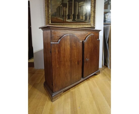 LOUIS XIV WALNUT CREDENZA, LATE 17TH CENTURY