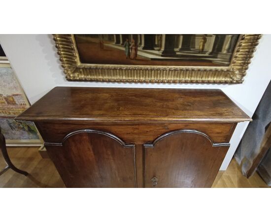 LOUIS XIV WALNUT CREDENZA, LATE 17TH CENTURY