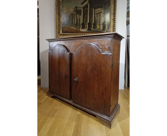 LOUIS XIV WALNUT CREDENZA, LATE 17TH CENTURY