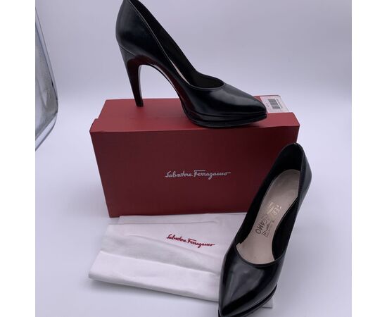 SALVATORE FERRAGAMO Scarpe con Tacco in Pelle Col. Nero 38.5