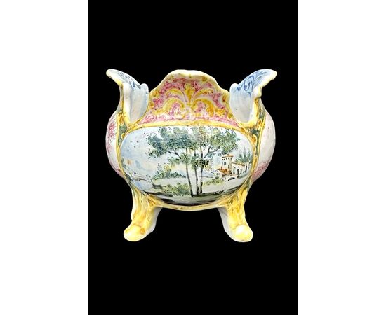 Majolica centerpiece bowl. Minghetti. Bologna.