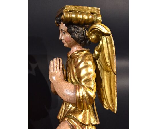 Coppia di angeli alati in legno intagliato, Toscana XVII secolo