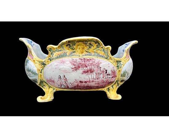Majolica centerpiece bowl. Minghetti. Bologna.