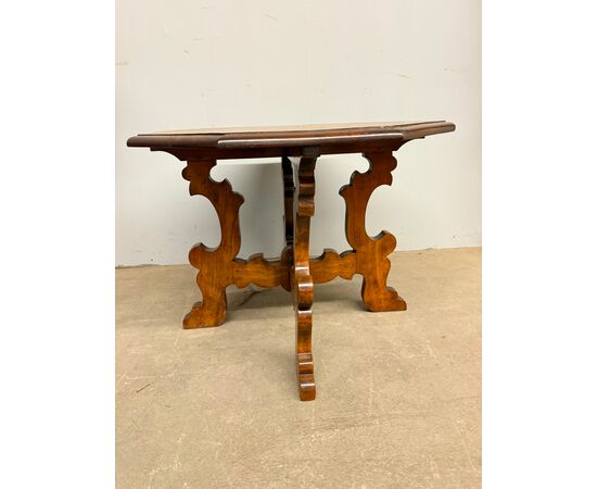 20th century walnut fratino-style coffee table, 76x54x72cm