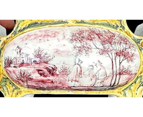 Majolica centerpiece bowl. Minghetti. Bologna.
