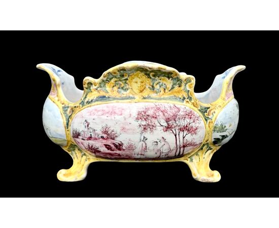 Majolica centerpiece bowl. Minghetti. Bologna.