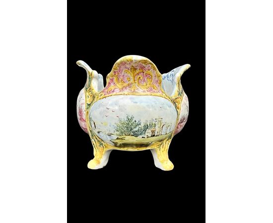Majolica centerpiece bowl. Minghetti. Bologna.