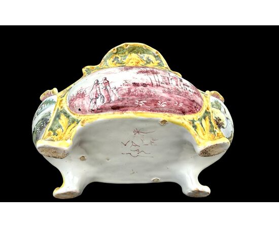 Majolica centerpiece bowl. Minghetti. Bologna.