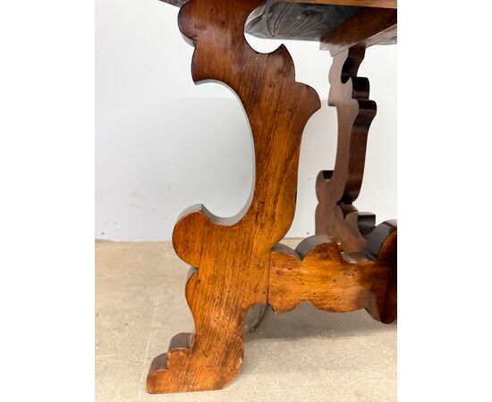 20th century walnut fratino-style coffee table, 76x54x72cm