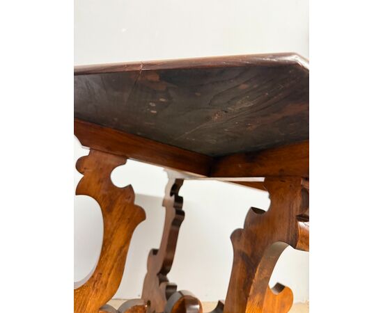 20th century walnut fratino-style coffee table, 76x54x72cm