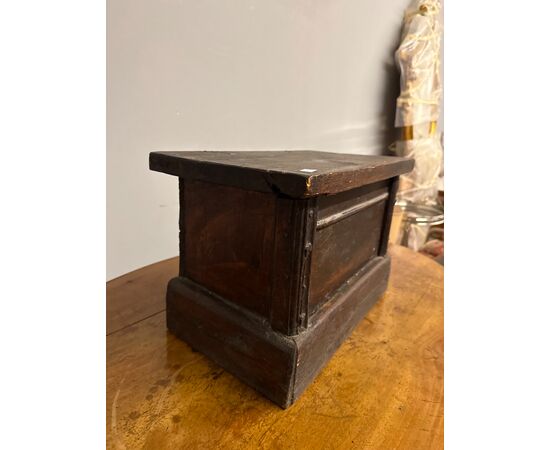 Antique small chestnut jewelry box, 20th century, 30x45x25cm