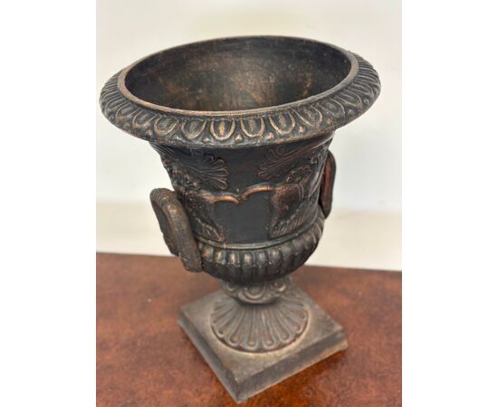 Empire vase, mid-1800s. Height 51 cm.