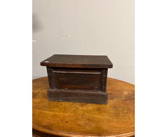 Antique small chestnut jewelry box, 20th century, 30x45x25cm
