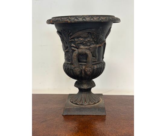 Empire vase, mid-1800s. Height 51 cm.