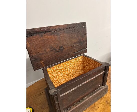 Antique small chestnut jewelry box, 20th century, 30x45x25cm