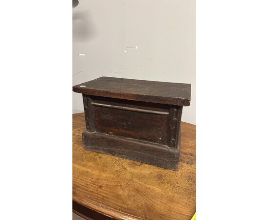 Antique small chestnut jewelry box, 20th century, 30x45x25cm