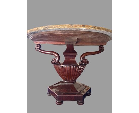 Tavolo con piano in scagliola