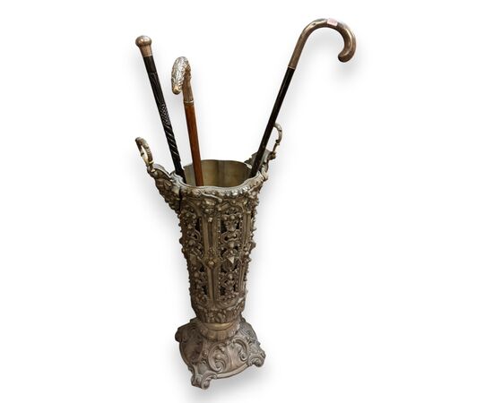 DARS598 - No. 3 wooden walking sticks, various sizes