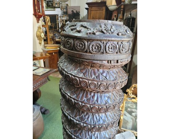 Antico torchio da vino intagliato e decorato epoca '600 Toscana