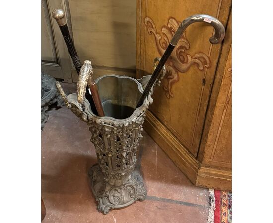 DARS598 - No. 3 wooden walking sticks, various sizes