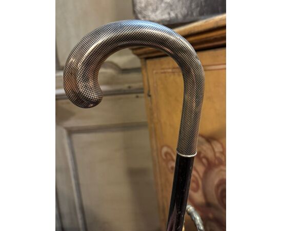 DARS598 - No. 3 wooden walking sticks, various sizes