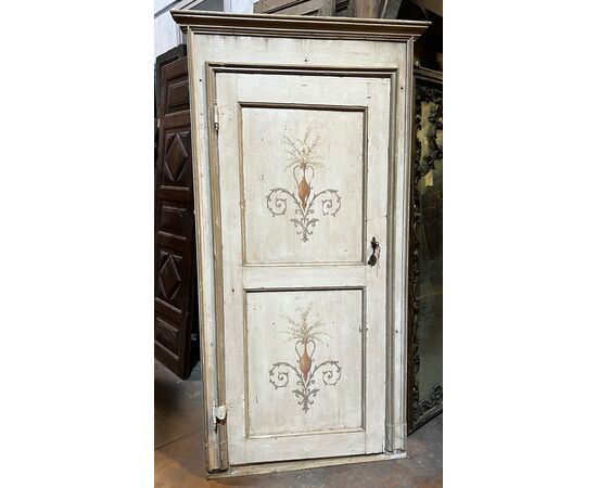 PTL573 - Porta laccata e dipinta, un battente, con telaio, epoca '700, misure luce cm L 82 x H 196