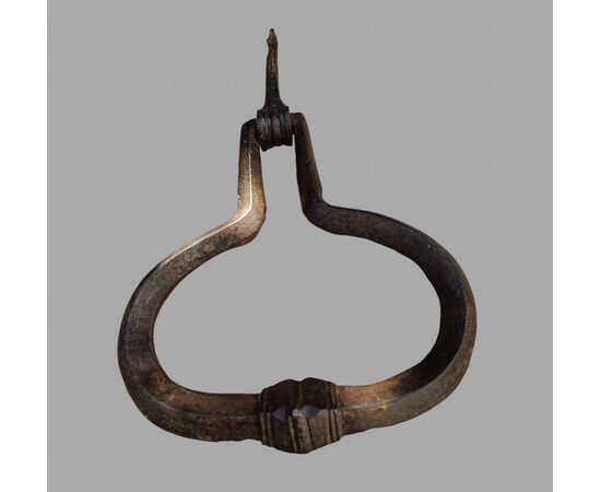 Lombard wrought iron door knocker with strike plate, late 17th century