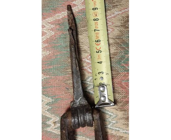 Lombard wrought iron door knocker with strike plate, late 17th century