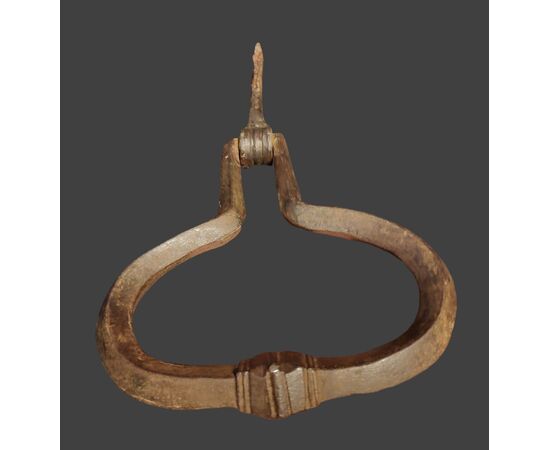 Lombard wrought iron door knocker with strike plate, late 17th century