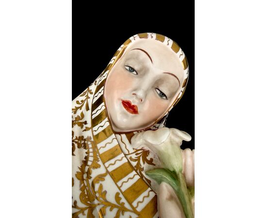 Ceramic bust of Madonna with gold decorations. Cacciapuoti.