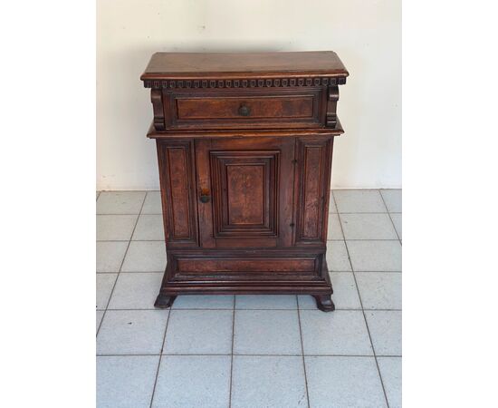Walnut cabinet. Lombardy 17th century