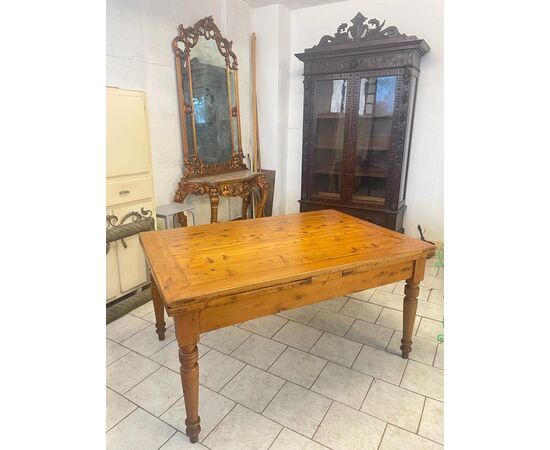 Tavolo allungabile a tiro in cipresso