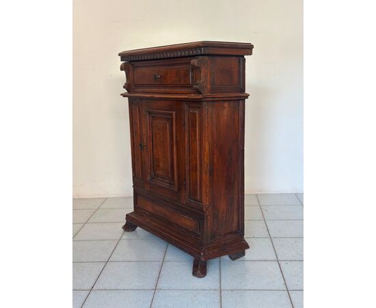 Walnut cabinet. Lombardy 17th century