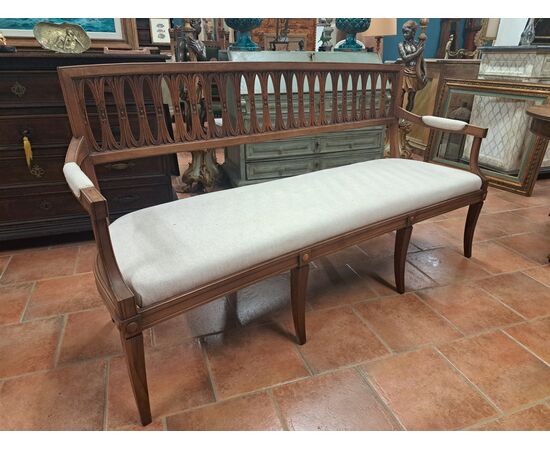 Divano in stile Neoclassico in noce