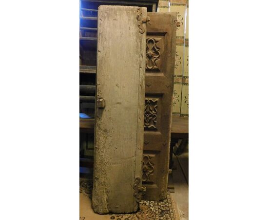 PTCI534 - Entrance door, with richly carved panels, 18th century, passage size cm W 86 x H 192