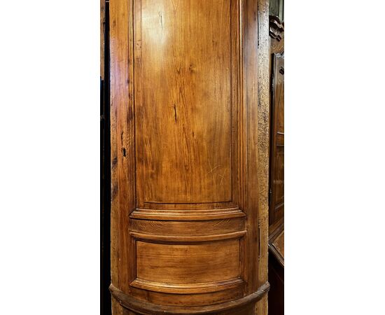ARM255 - Coppia di placard/ angoliere in rovere, epoca '800, misure massime cm L 90 x H 241 x P 30