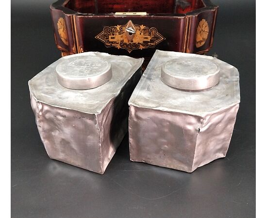 Scatola da tè laccata e decorata, fine 800.