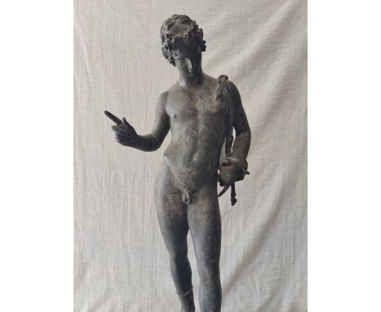 Elegante scultura in bronzo raffigurante Narciso - H 62 cm